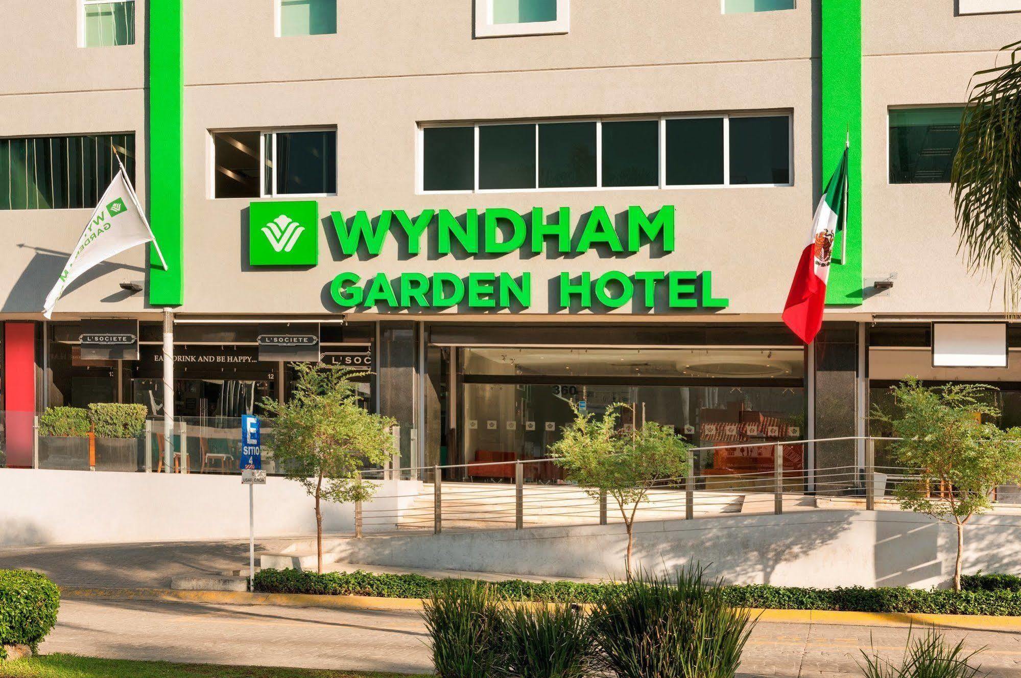 Wyndham Garden Guadalajara Acueducto Hotel Exterior foto